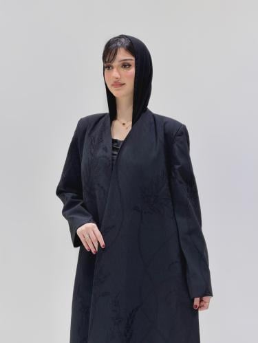 عباية بليزر مطرزة باللون الأسود