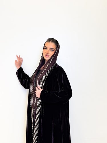 عباية نص كلوش مخمل