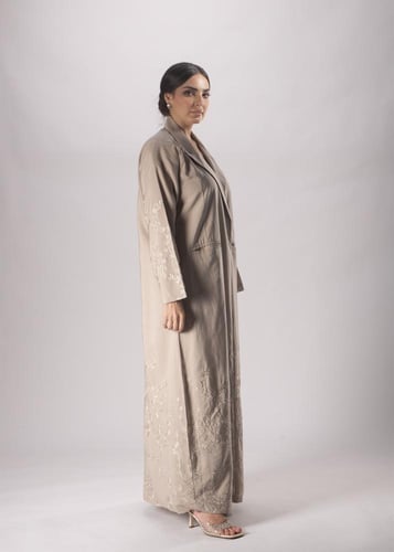 عباية بليزر باللون البيج