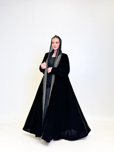 عباية نص كلوش مخمل