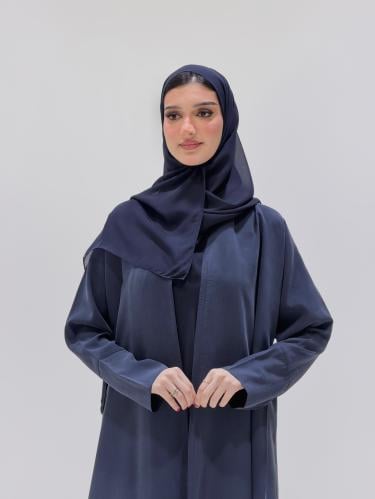 عباية ناعمة بلون كحلي أنيق