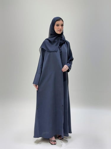 عباية ناعمة بلون كحلي أنيق