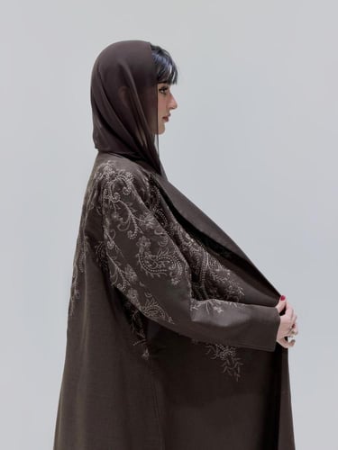 عباية بليزر نحاسي بتطريز راقٍ