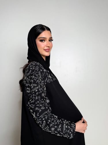عباية ملكي بتطريز مشجر