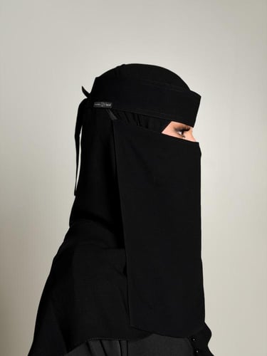 نقاب طويل بمطاط مائل