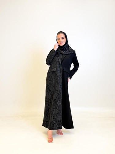عباية بليزر بتصميم دانتيل مميز
