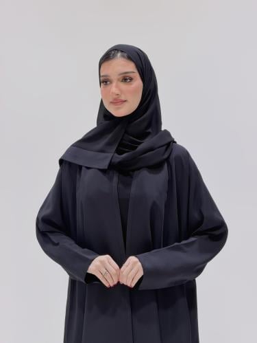 عباية باللون الاسود انيقة بكم مربع