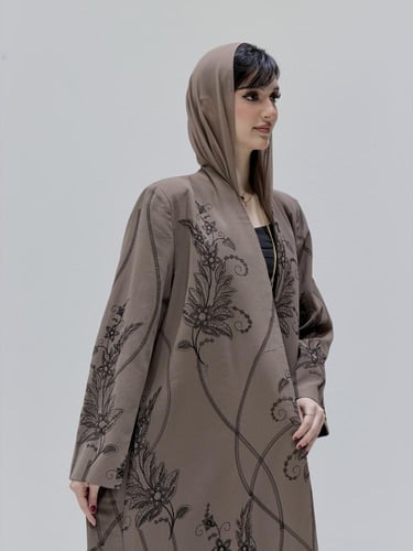 عباية بليزر مطرزة باللون النحاسي