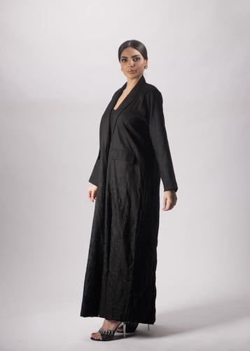 عباية بليزر مطرزة بشكل مشجر