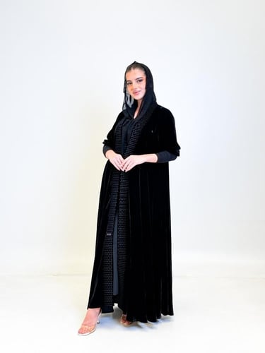 عباية نص كلوش مخمل