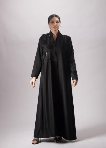 عباية سوداء فاخرة بتفاصيل ترتر أسود ساحر
