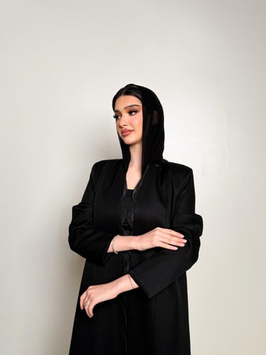 عباية أنيقة كلاسيكية على شكل بليزر