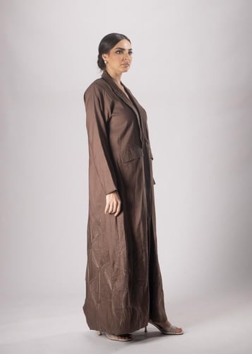 عباية بـتصميم بليزر بني