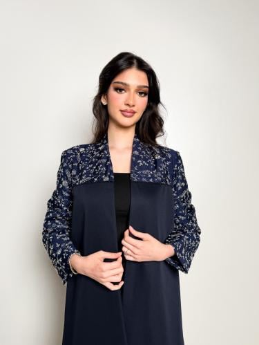 عباية ملكي بتطريز مشجر