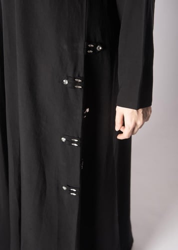 عباية ملكي بتطريز جانبي