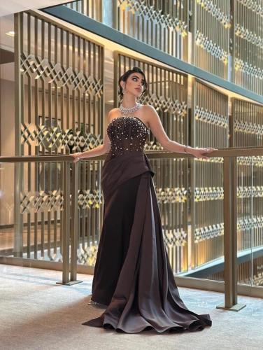 فستان سهرة بني تطريز يدوي