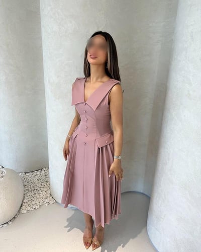 فستان سن محير لحمي