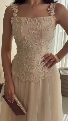 فستان باربي بأكمام دانتيل