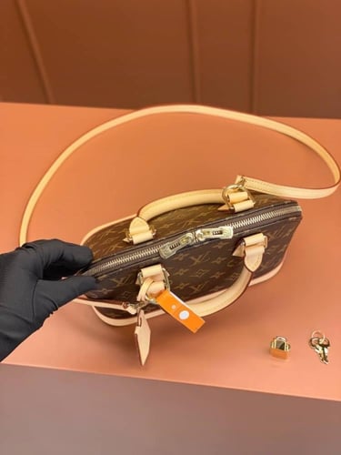 شنطه لويس فيتون ماستر LV