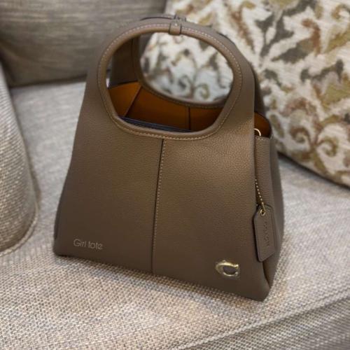 شنطه كوتش Coach