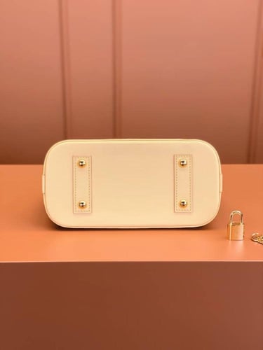 شنطه لويس فيتون ماستر LV