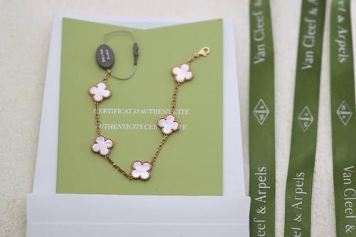 سواره فان كليف مطلي ذهب مع كامل الملحقات