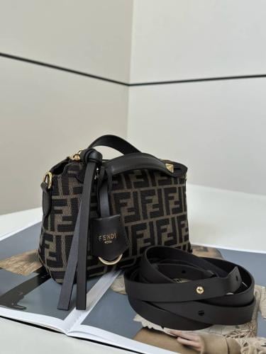 شنطه فندي ماستر