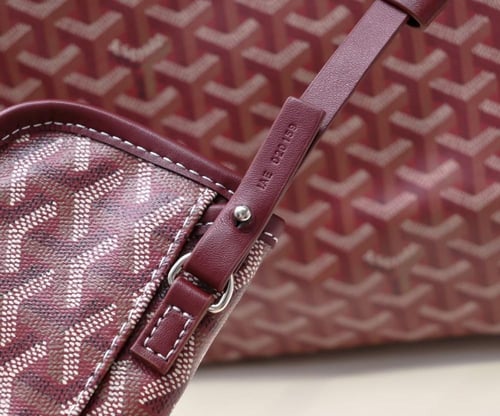 شنطة قويارد Goyard
