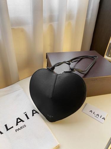 شنطه Alaia