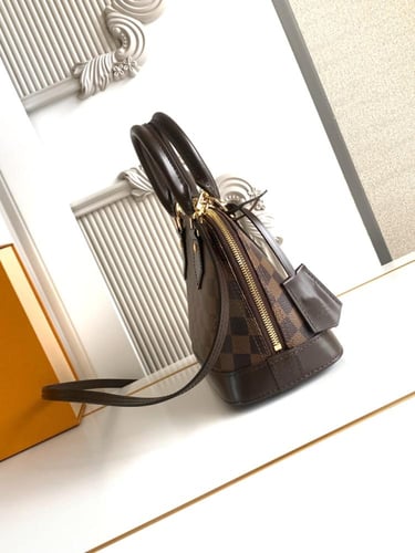 شنطة لويس فيتون LV ماستر