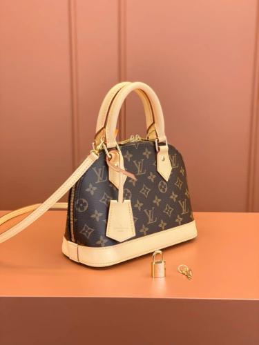 شنطه لويس فيتون ماستر LV