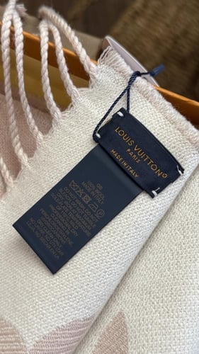 سكارف لويس فيتون ماستر شامل جميع الملحقات