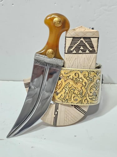 جنبيه مكعب شبيه الزراف