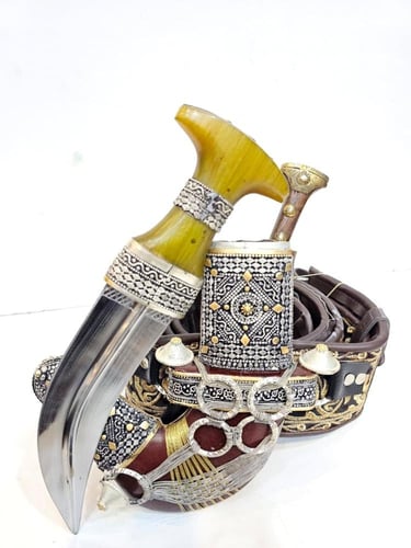 خنجر شبيه الفضه