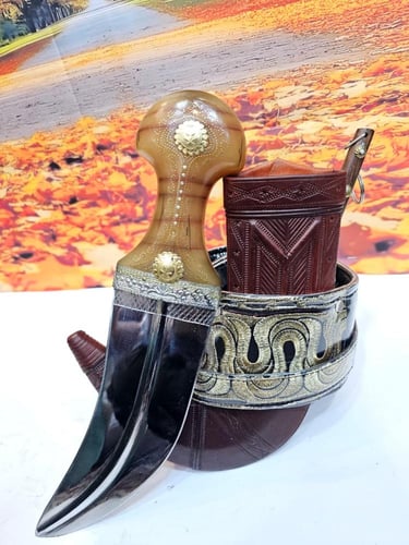 جنبيه شبيه الزراف