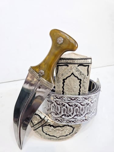 جنبيه شبيه الزراف قرن