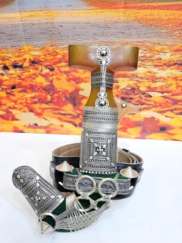 خنجر معدن راس شبيه الزراف