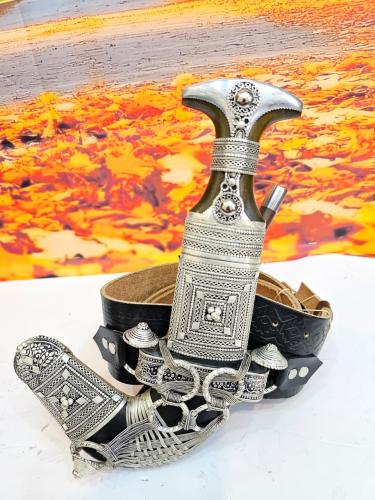 خنجر قرن طبيعي شبيه الزراف