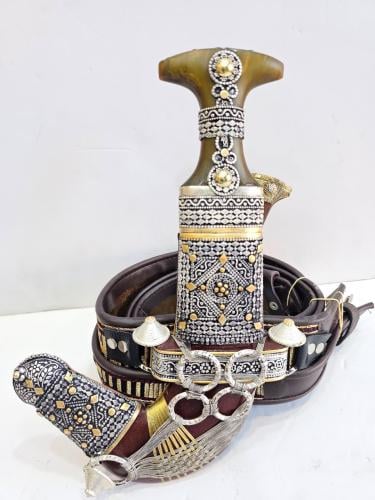 خنجر معدن راس قرن شبيه الزراف