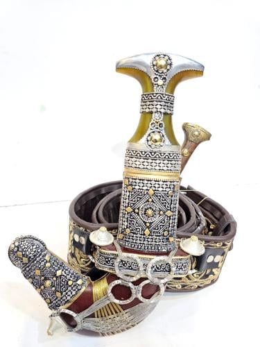 خنجر شبيه الفضه