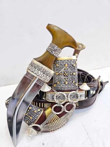خنجر معدن راس قرن شبيه الزراف
