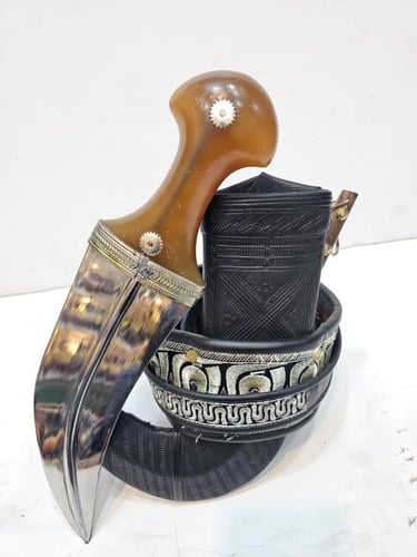 جنبيه مكعب شبيه الزراف