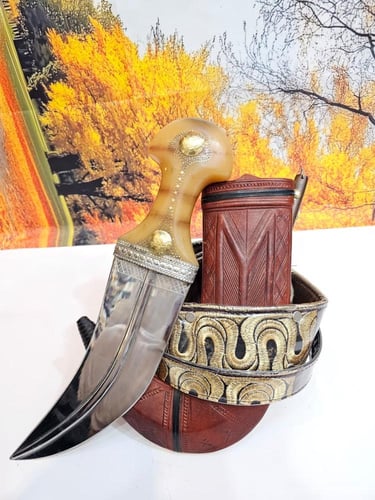 جنبيه مكعب هندي شبيه الزراف