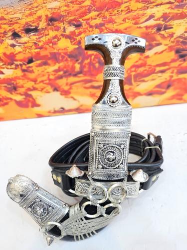 خنجر معدن شبيه الزراف