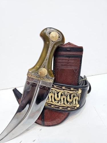 جنبيه قرن طبيعي مكعب