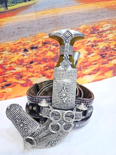 خنجرمعدن راس شبيه الزراف