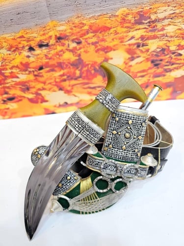 خنجر معدن شبيه الزراف