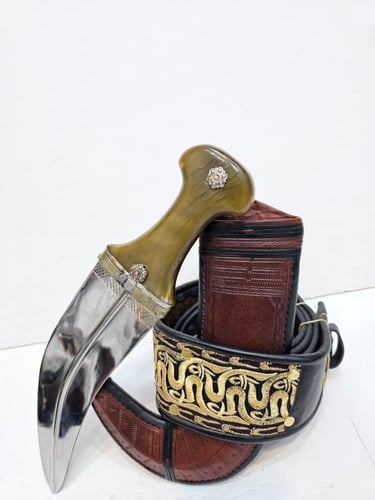 جنبيه قرن طبيعي مكعب