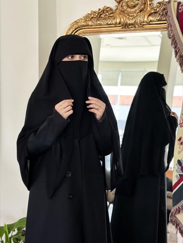 نقاب امراتي