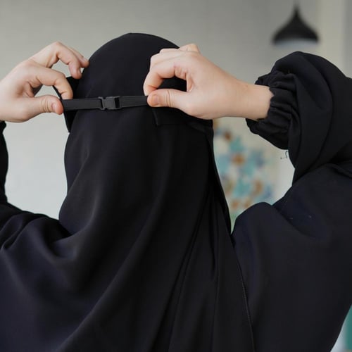 نقاب مشبك حرير مبطن وسط